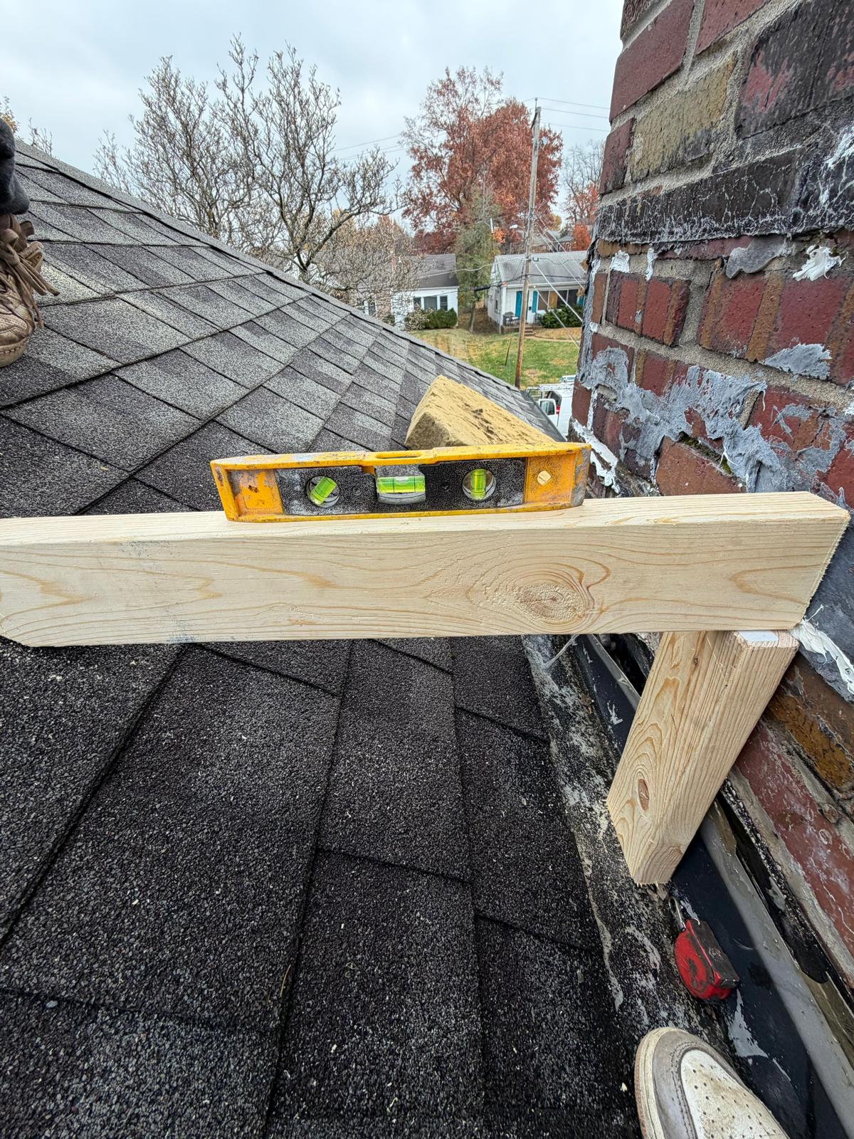 Cricket frame leveled with spirit level