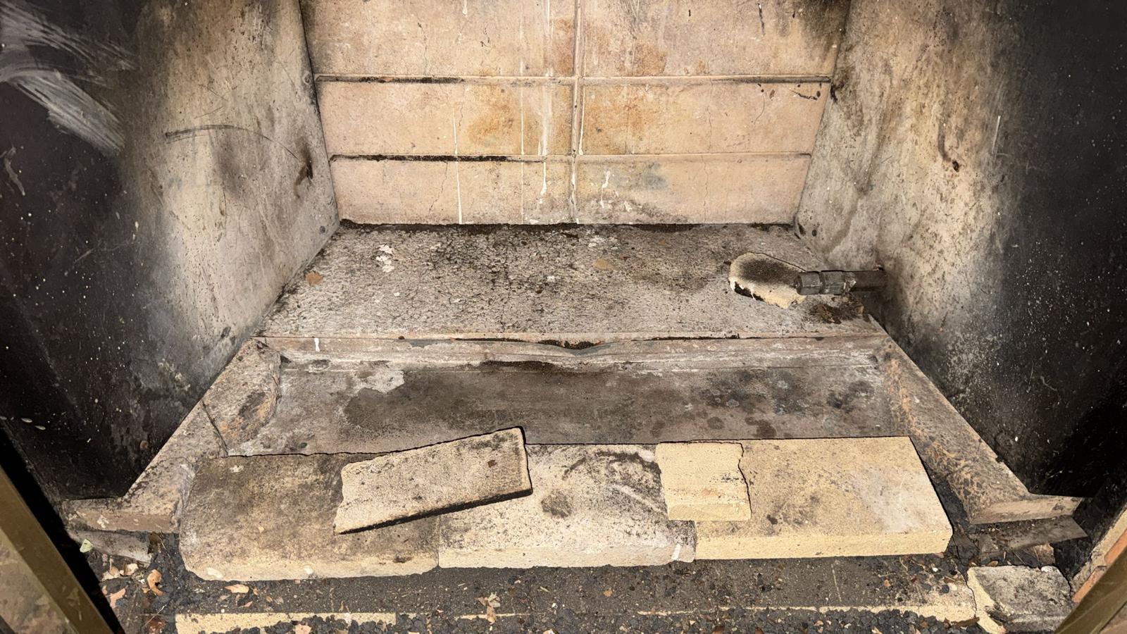 Cracked firebox — refractory panels broken