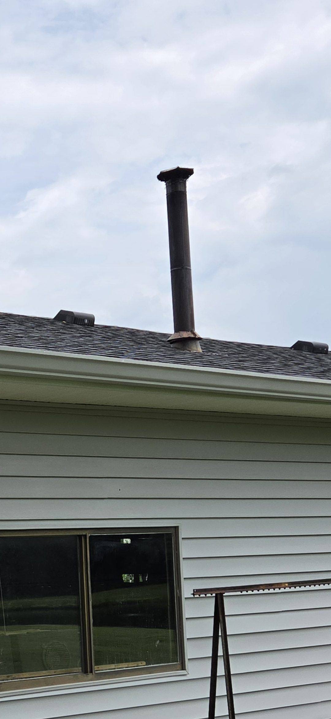 Non-compliant wood stove chimney installation